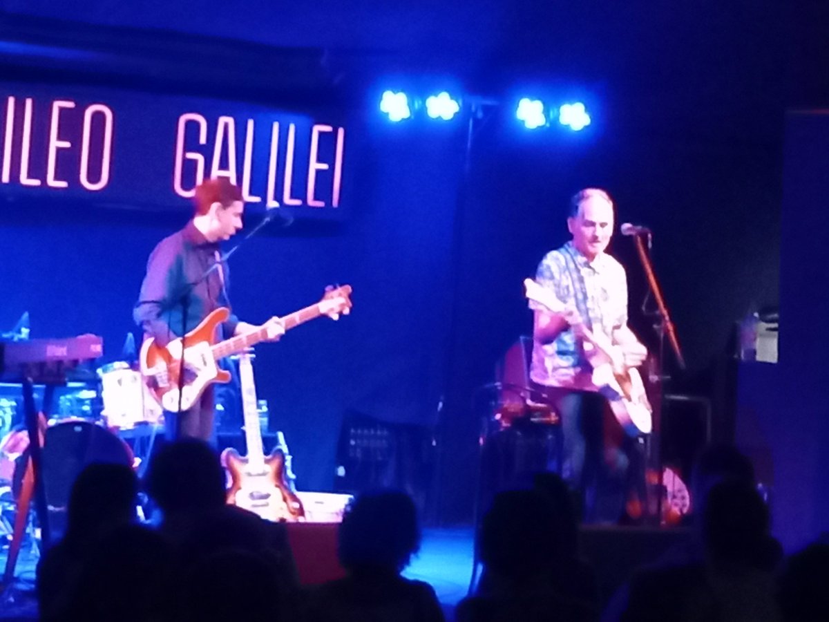 ...y luego ha sido el turno de J ' aime <a href="/Souvenirpop/">J’aime (Souvenir)</a> con sus sonidos guitarreros fronterizos con Guille <a href="/thisiswildhoney/">Wild Honey</a>, como refuerzo, al bajo.