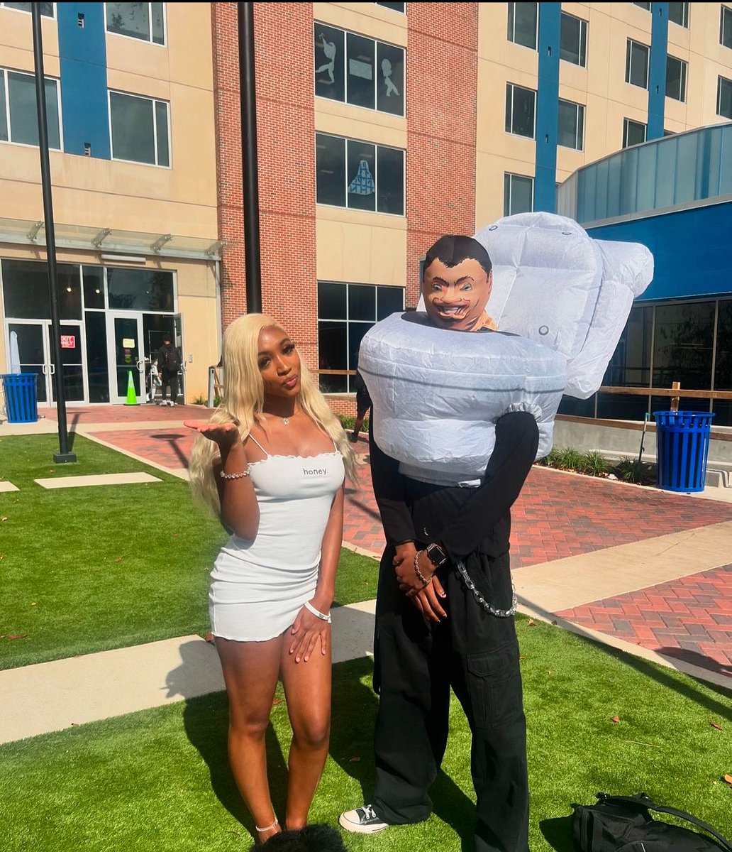 xWhoAnt's tweet photo. me and my girl on halloween cause she da shit 🤣😐😐😐!! https://t.co/Y9iK31wO4o