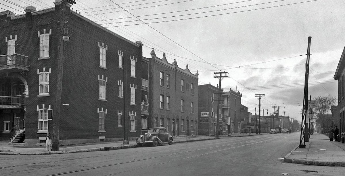 Notre prochaine conférence aura lieu dimanche 10 novembre 14h00, à la Bibliothèque Mordecai-Richler. Elle portera sur l'histoire du logement ouvrier à Montréal et sera donnée par Justin Bur, doctorant en études urbaines. Comme toujours, l'entrée est libre.