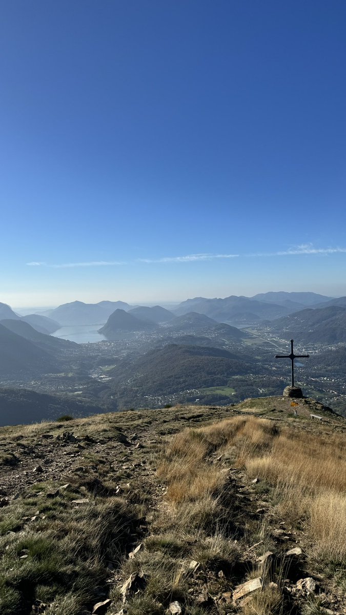 LolaPessy's tweet photo. Due giorni full immersion 👟🥾⛰️🍁🍂🐟☀️😎 #sport #sole #montebar #sentierodigandria https://t.co/xY6ecOdLLl