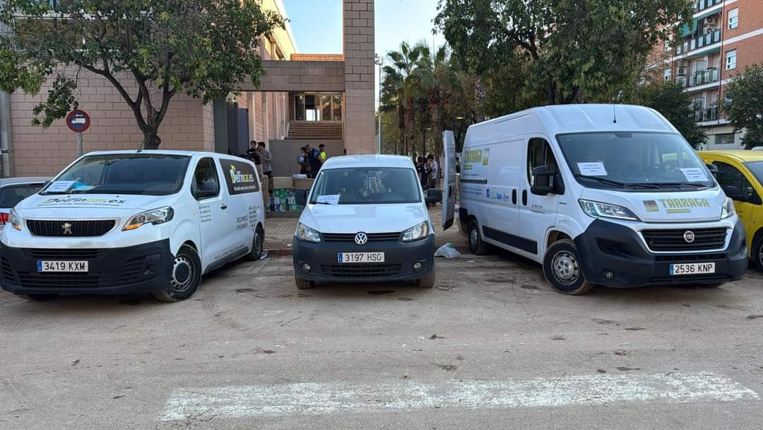 VillenaAyto's tweet photo. El Ayuntamiento de Villena, Comercios y Servicios Vi y otras empresas colaboradoras envían 12 vehículos a Valencia y efectivos de la Policía Local se desplazan a ayudar en las labores de rescate

La Plaza de Toros continúa albergando la recogida de productos de primera necesidad https://t.co/K0EW2K1kKM