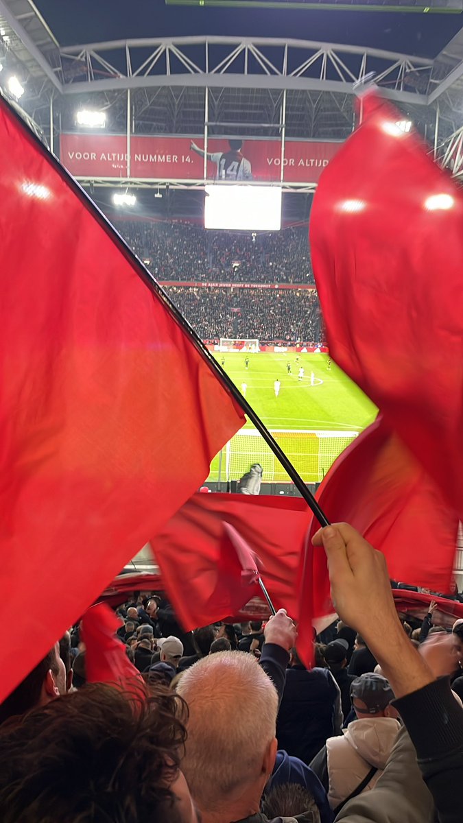 Robin__M87's tweet photo. Ajax - psv #ajapsv #zuid1 https://t.co/mNTlhzaNQj