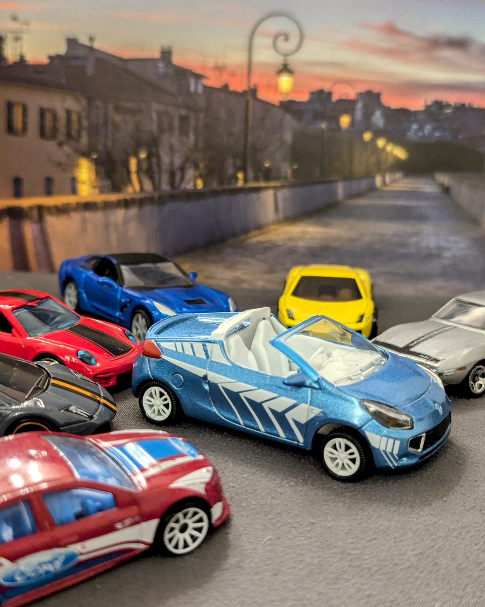 Puisque <a href="/ottomodels/">OttOmobile</a> s'obstine à ne pas vouloir sortir la Wind, il a bien fallu s'adapter pour le concours 😏
Du coup <a href="/ombrimimi/">Ombrima</a> m'a fait des clichés de fou de la Wind 😎 
Franchement si on ne gagne pas avec ça ...
#LaWindChezOttOMobile