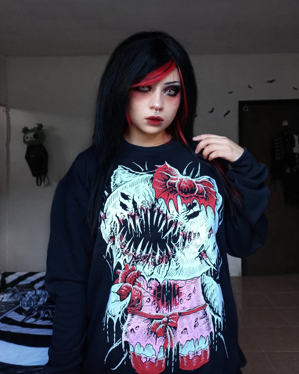 VampireFreaks's tweet image. Creepy meets cute with our Hell Kitty Sweatshirt modelled by van.castle

#HellKitty #CreepyKitty #HelloKitty #Spooky #VampireFreaks
