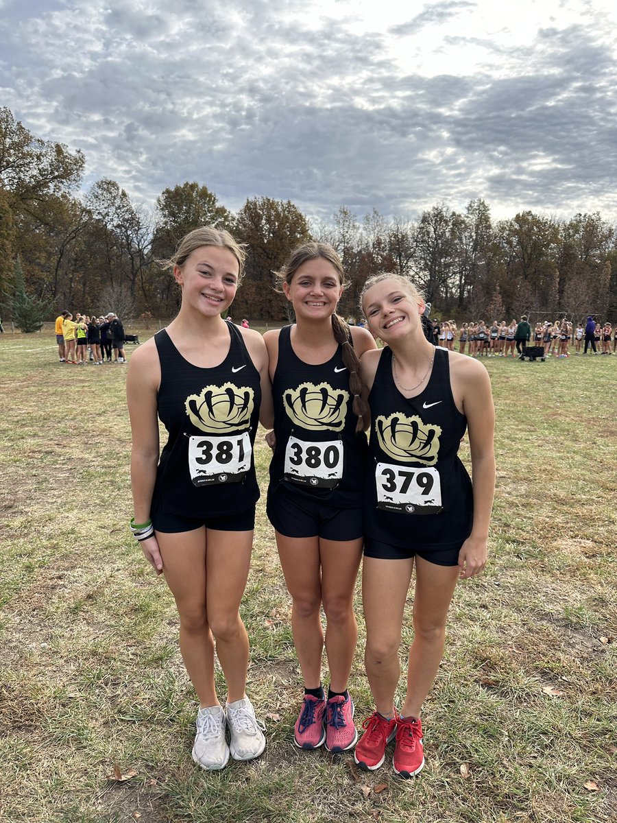 WCHSXC's tweet photo. That’s a wrap on the 2024 season! Being in the toughest district in the state, we knew going in to today that state prospects were bleak, but the kids still chose to forgo the PRs today to go for it! Was fun seeing a pack of gold shorts up front for the first mile! https://t.co/R507JmWf8U
