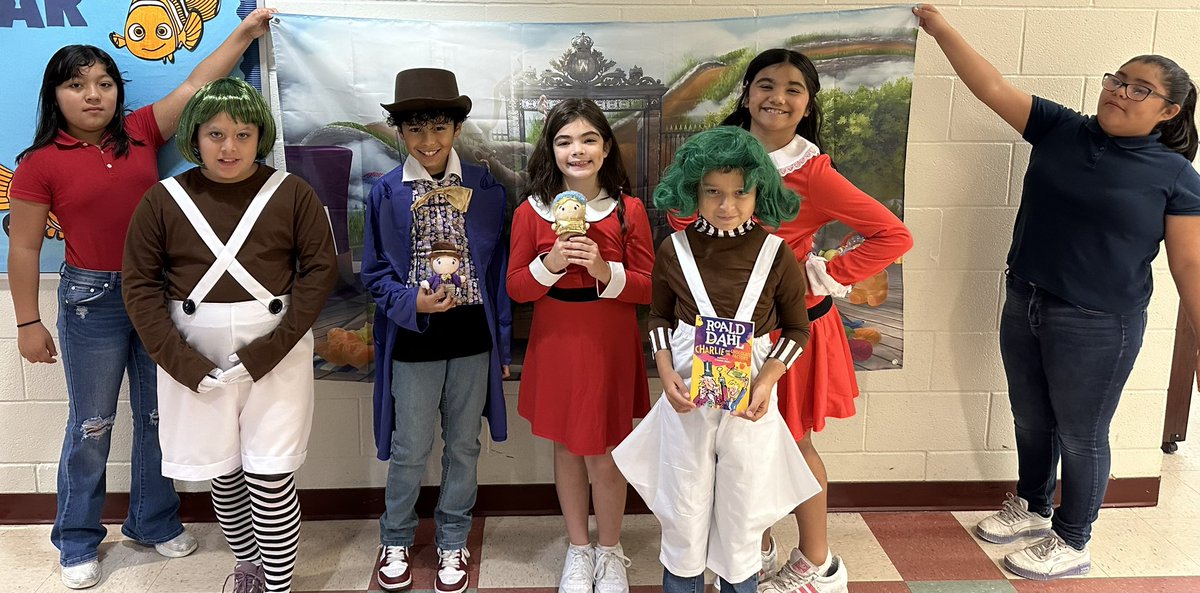 pcoronado98's tweet photo. “I’ve Heard Tell that what YOU Imagine sometimes comes True” …Grandpa Joe.  Willy Wonka and The Chocolate Factory Character Day @LFEtheplacetobe !  YIIPPEEEE!!!❤️🥸📚🍫 https://t.co/UWe4gZzqLo