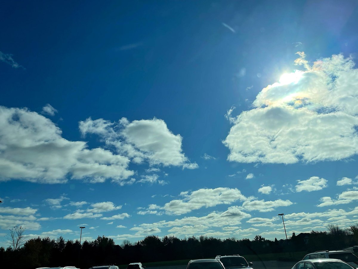 DCButtons's tweet image. 🇨🇦Hello Sun ☀️ 

#DCButtons 
#helloweekend
#goodlifenevercheat