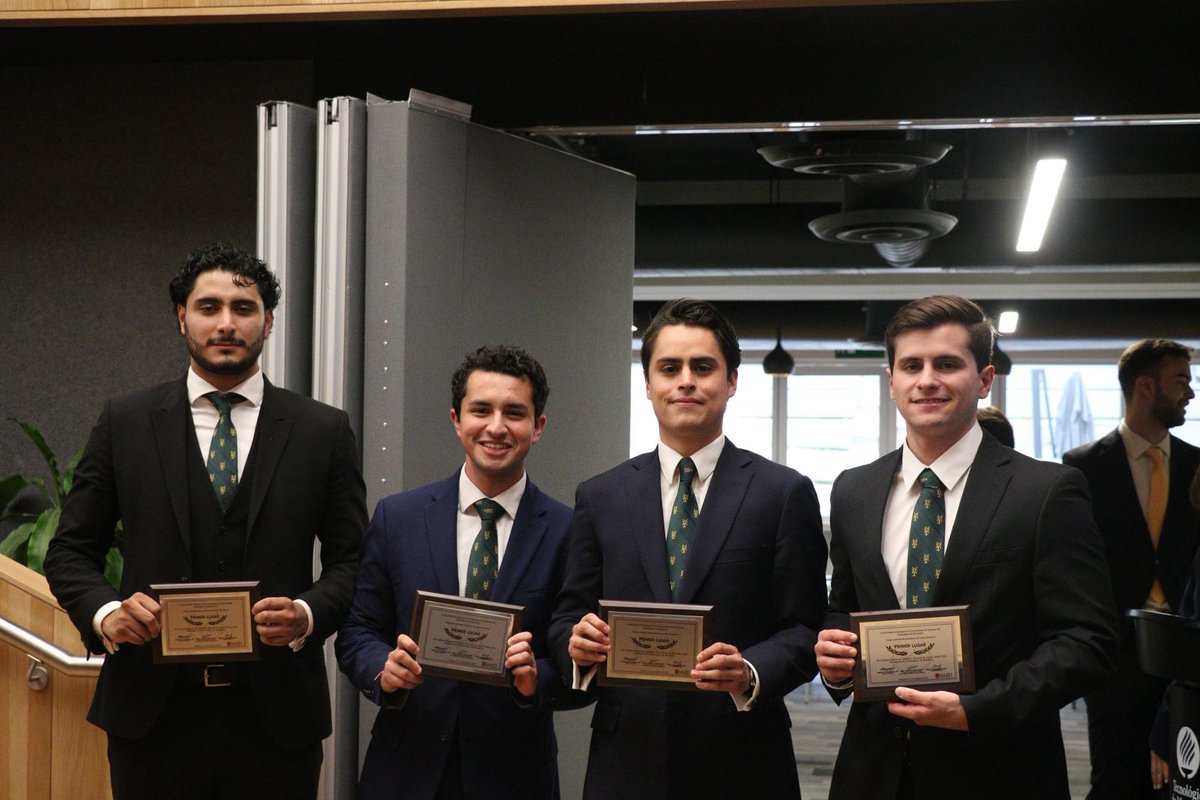 Alumnos de la Facultad de Derecho de <a href="/UPMexico/">Universidad Panamericana Ciudad de México</a>, <a href="/_ricardotagle20/">Ricardo Tagle</a>  y <a href="/KuriACC/">Alberto Cardona</a>  lograron el primer lugar en el Concurso Nacional de Juicios Orales, organizado por el ITESM. Logro que posiciona a nuestra Facultad  como referente en la formación de futuros juristas.  ¡Felicidades!