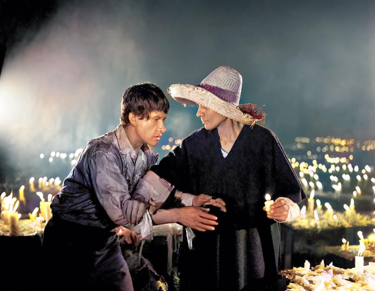 3 frases de la película Macario

‘Hay que tener consideraciones con los muertos, porque pasamos mucho más tiempo muertos que vivos’.

¿No tienes hambre? -¿Hambre?, ¿hambre?, si no he tenido otra cosa en toda mi vida.

Cuando nacemos ya tenemos nuestra muerte escondida en el