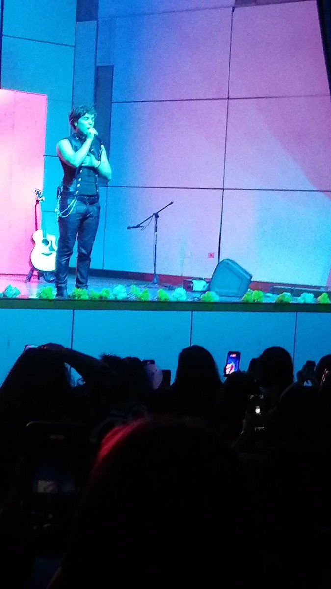 Ayer conocí a Juani y puedo afirmar que es una persona super alegre, amable y muy noble.
Espero te recuperes <a href="/Juanicar2/">Juanicar</a> , tqm y gracias por el bonito concierto de ayer. 💗