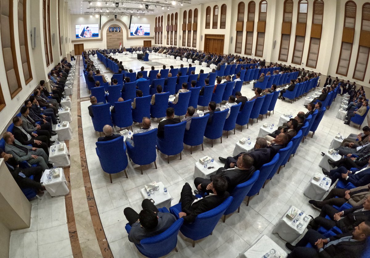 خلال لقائنا جمعا من القيادات التنظيمية لتيار الحكمة الوطني في الفرات الأوسط، قلنا في حديثنا معهم:
🔹إن جذور مشروع الحكمة عميقة وضاربة في التاريخ الحديث وهو حاضر فاعل في المحطات الفاصلة من تاريخ العراق. 
🔹إن تيار الحكمة الوطني يراكم الإيجابيات رغم اختلاف الفترات وظروفها