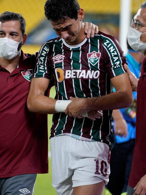 Ganso, suportou tudo e nunca abandonou o barco.

Ídolo da instituição.