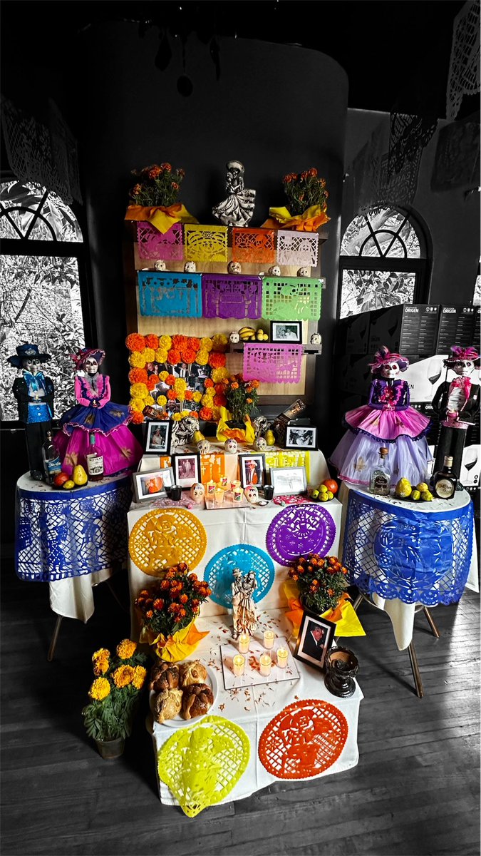 LaMesa19's tweet photo. Para nuestros seres queridos, siempre en nuestros corazones. Feliz día de Muertos!!! https://t.co/ReOQorIsEE