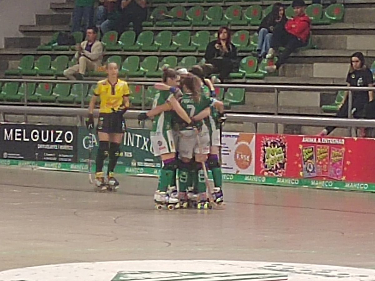 🏑 #OKLLIGAF Jornada 2
Minut 23 <a href="/cerdanyolach/">Cerdanyola Club d’Hoquei</a> 3 <a href="/hcpalau/">Generali Hoquei Club Palau</a> 2, capgiren el lluminós les locals amb els gols de <a href="/paulaferron7/">Paula Ferrón</a> de FD i d'Irene Torres.