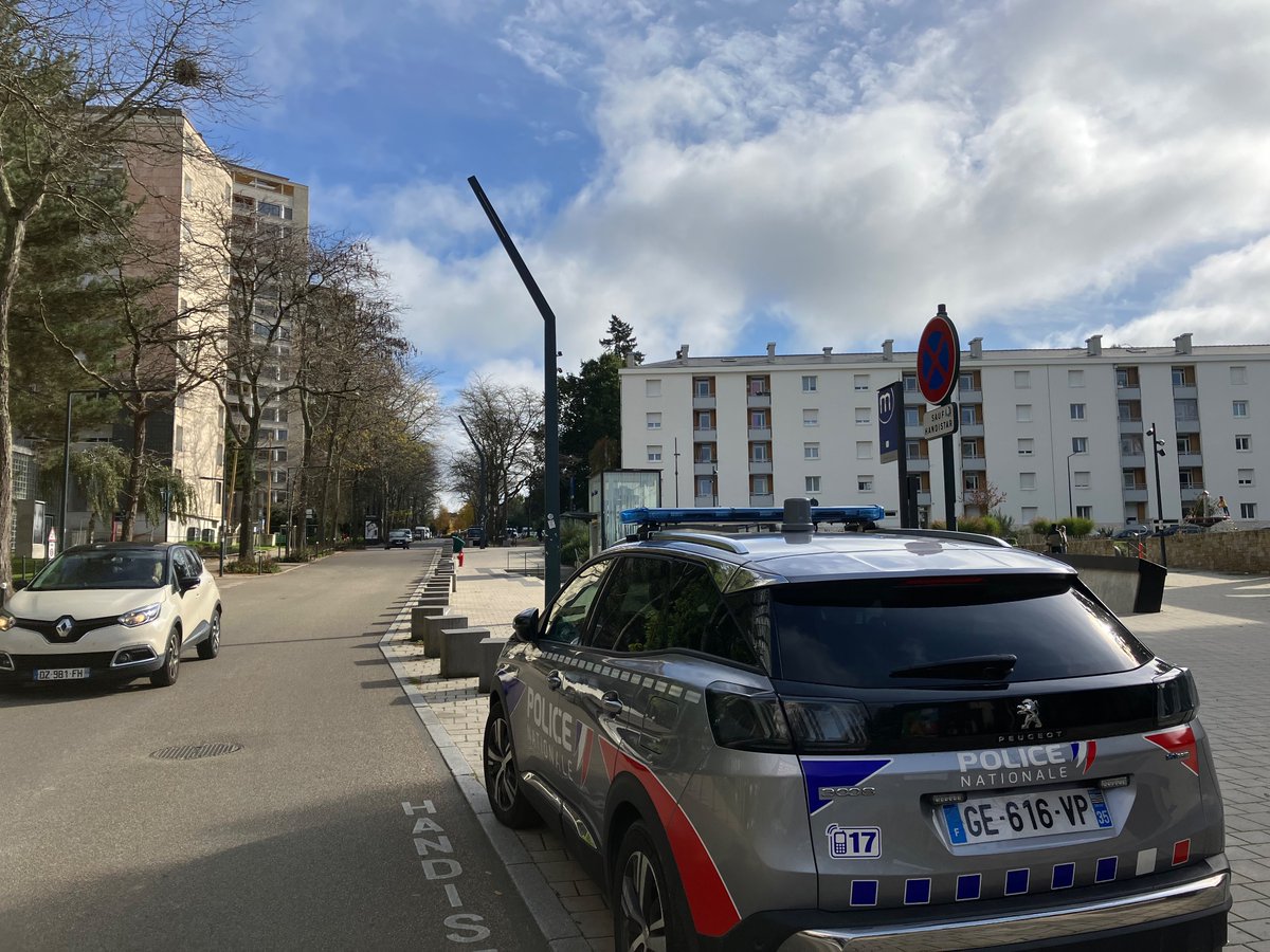 RAutrement's tweet photo. #rennes : infos RIA : un homme poignardé dans le quartier de la Touche. Il est mort au CHU de Rennes. https://t.co/j507ibYwi8 https://t.co/nFCxBuIzVp