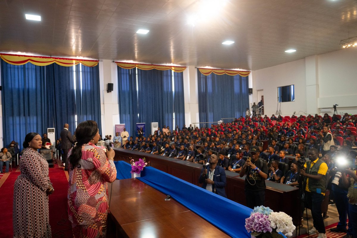 DeniseNyakeru's tweet photo. Cet avant-midi, à Kolwezi, nous avons lancé le test de sélection des candidats éligibles à la bourse pour la 3ᵉ édition de notre programme spécial EXCELLENTIA Lualaba Bora ! 

Voir cette initiative grandir et toucher de plus en plus de jeunes brillants de cette province me remplit d’une immense fierté. Car au-delà de toutes les ressources, la plus grande richesse de notre chère patrie est sa population, et particulièrement sa jeunesse. Chaque jeune que nous soutenons est une pierre posée sur le grand chantier de l’éducation et du développement, un pas vers un Congo fort et éclairé.

Aux autorités provinciales du Lualaba, sachez que vous accomplissez une œuvre de grande valeur. La patrie vous en sera à jamais reconnaissante pour cette opportunité offerte à la jeunesse de cet province. Comme l’a si bien exprimé Nelson Mandela, « L’éducation est l’arme la plus puissante que l’on puisse utiliser pour changer le monde. » Investir dans notre jeunesse, c’est investir dans l’avenir de notre nation. 

Je ne ménagerai aucun effort pour que ce programme continue d’impacter positivement des vies et de bâtir un avenir où chaque jeune Congolais pourra atteindre ses rêves et contribuer à l’essor de notre pays. 🇨🇩✨ @FifiMasukaSaini 

Plus de photos : https://t.co/NoSooQYb9O? 

#PlusFortes #EXCELLENTIA