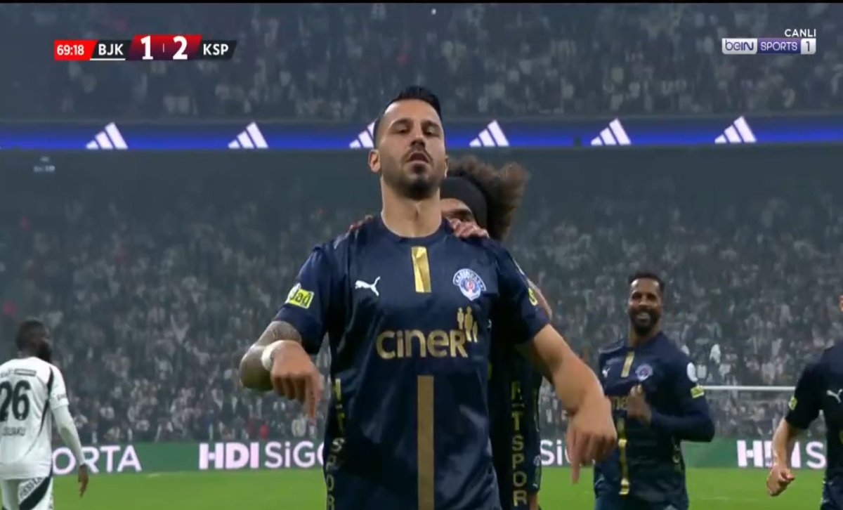 <a href="/Besiktas/">Beşiktaş JK</a> 90+40 | beşiktaş: 3-3 Kasımpaşa

GOOOOOLL: YAP(!) 😅😅