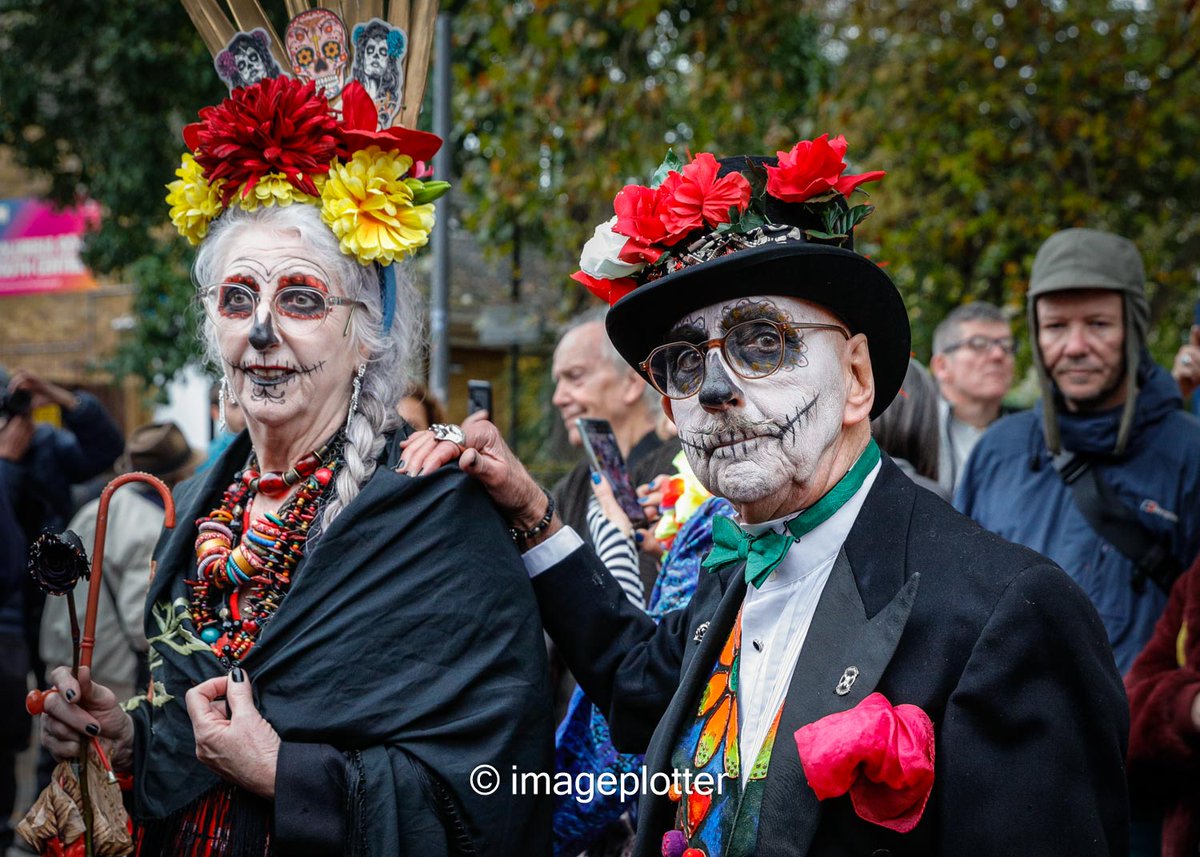 imageplotter's tweet photo. And a few shots of the #DayOfTheDead #DiaDeMuertos festival in #ColumbiaRoad today. Very colourful and friendly, but a little disorganised this year. Lovely family fun though, especially for all the kids attending. Pics also at the agencies. 🐈⬛ https://t.co/KolNLtJrkM
