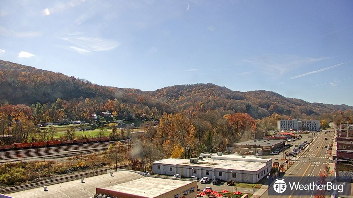 WeatherBug's tweet photo. More areas reaching peak foliage this weekend! Where can you go see these beautiful colors? Read the story below for more details β€΅οΈ #foliage #fallcolors #WeatherBug
Story: https://t.co/i6WamVCYXt https://t.co/IB3knGulkK
