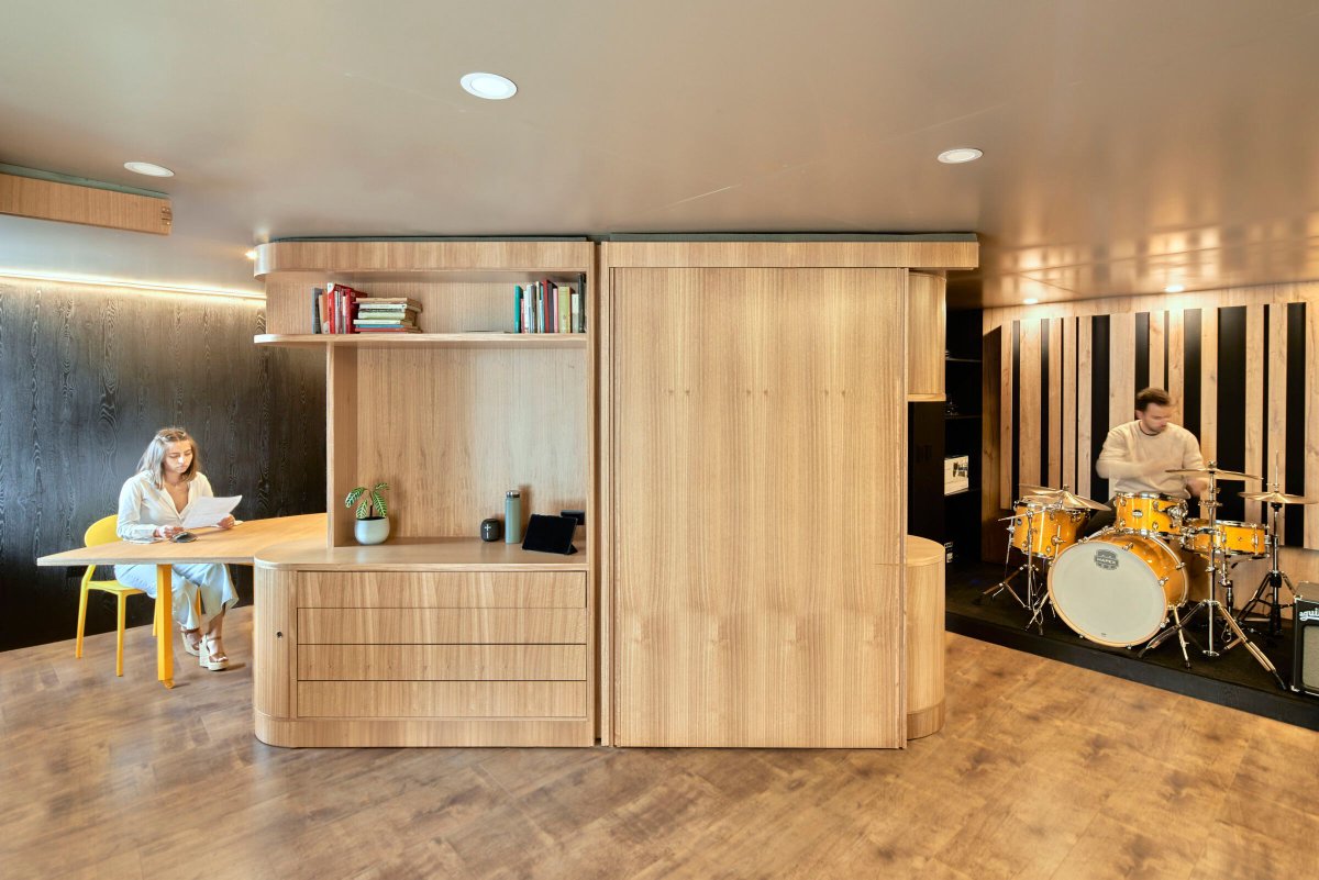 Archello's tweet photo. TEC Taller EC transformed a 40 m² office for the record label Radar and band Verde 70 into a flexible, multifunctional space.
https://t.co/cNhP3jobq8
#OfficeDesign #AcousticArchitecture #MultifunctionalSpace https://t.co/OlgpiVNMa0