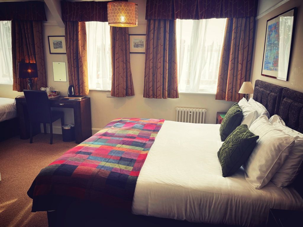 WeAcceptPets's tweet photo. The Robin Hill Hotel is a historic property in the heart of Torquay.
🐶 Welcomes dogs 🐾
https://t.co/EzDem26JBd
#RobinHillHotel #Torquay #EnglishRiviera #SouthDevon #AA4Star #FullEnglishBreakfast #Torbay #Staycation #Beach #Sea #Coast #KentsCavern #BabbacombeModelVillage https://t.co/NzECxsg4Mu