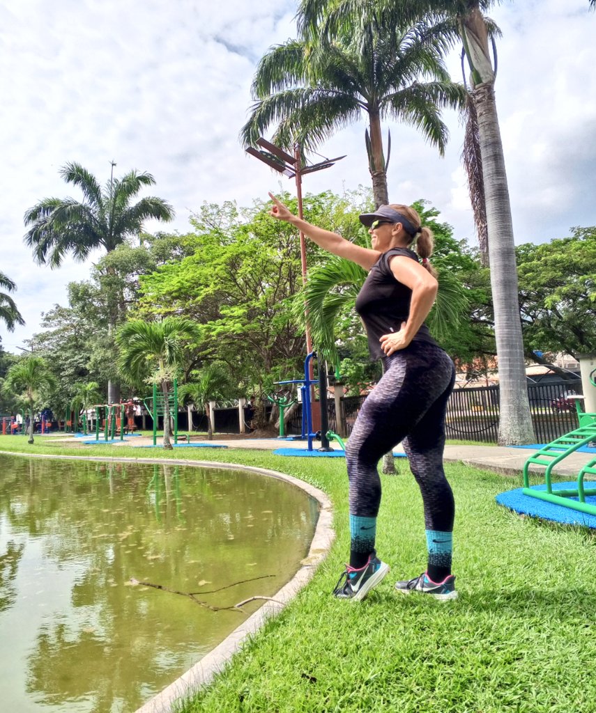 Daniellex1012's tweet photo. Sábado de fuerza.. #pesas #maquinas #cardiohit #vidafitness 🙏🏻💪🏻🏋🏻♂️☀️🔥 https://t.co/p3Wh2TA3Ch