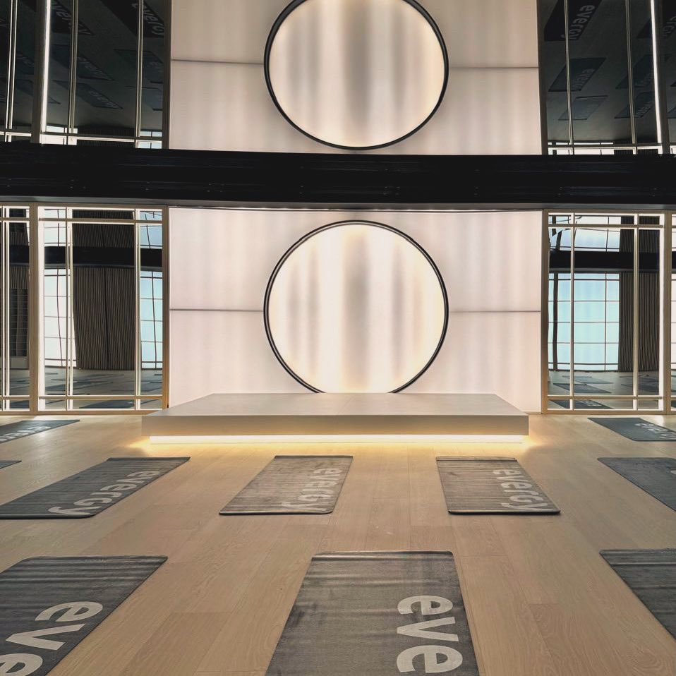 Los pequeños detalles convierten a nuestro estudio de yoga en único.

Los tonos naturales cálidos son los protagonistas para hacerte sentir cómodo y relajado. 

#nickspa #clubpremium #yoga #ioga #horta #gym