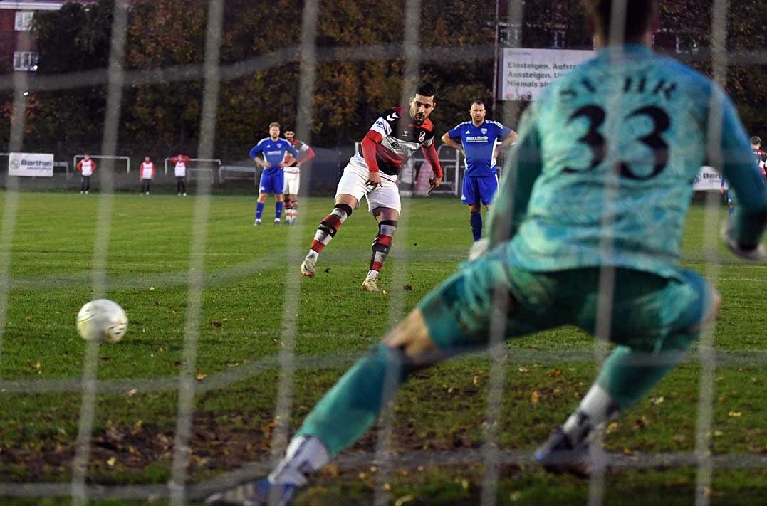 AltonaerFC1893's tweet photo. Es war wirklich eine zähe Angelegenheit, die am Ende mit 2:0 für uns endete.🥳 Dank der zwei Elfmeter von @vsulejmani_ und @rasmus9813 fahren wir den Dreier ein und grüßen weiter von der Tabellenspitze.😍🔥🤩🤗 https://t.co/uuoPfz0Yba