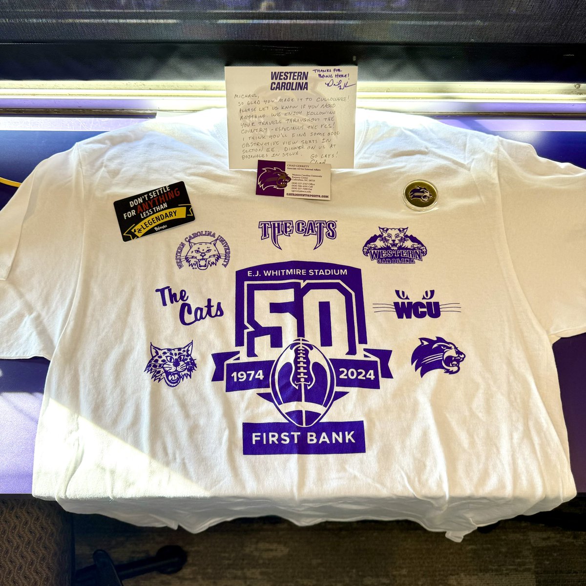 cfbcampustour's tweet image. Grateful to Western Carolina for the awesome welcoming swag pack🫡

A personalized note from their Associate AD, a commemorative coin celebrating E.J. Whitmire Stadium’s 50th anniversary &amp;amp; a gift card for dinner at Bojangles

Thank you @WCU for your kindness &amp;amp; great hospitality🙏
