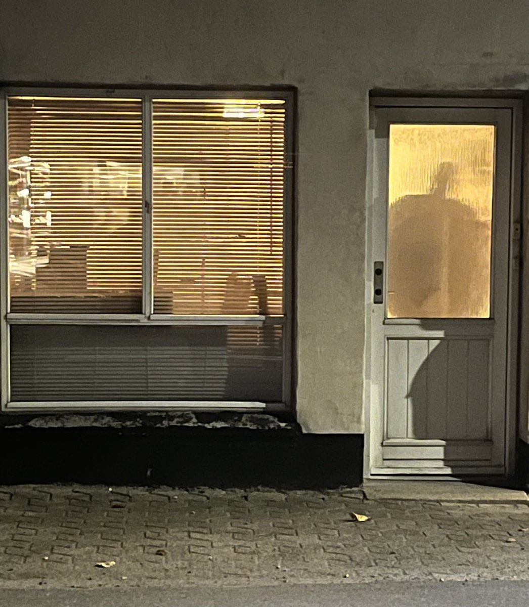 ShorKtf2's tweet photo. I moved my 6” heavy weapons guy cardboard cutout, went out for groceries and almost got scared to death on my way home https://t.co/Z2KrvOvzLW
