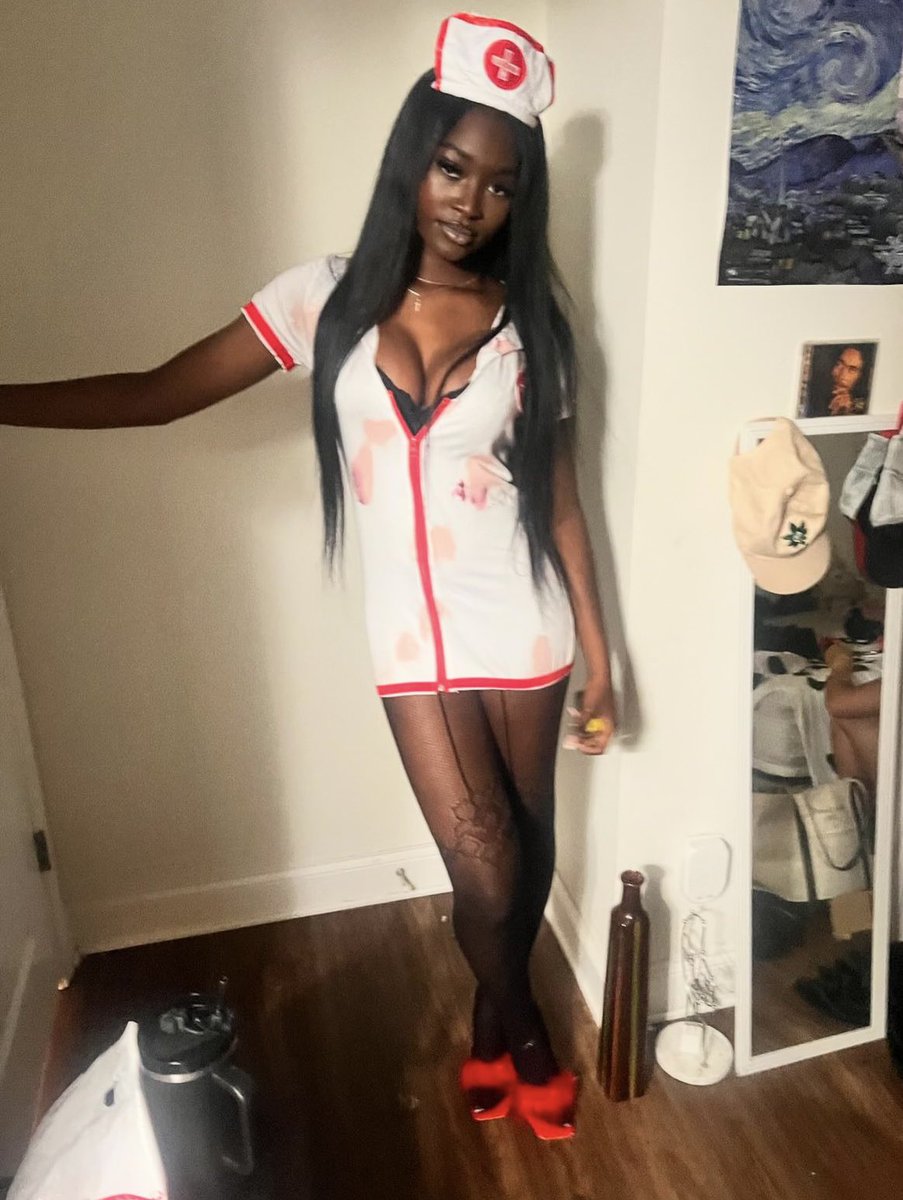 MelaniaStamp's tweet photo. halloween dump https://t.co/56JQlUUeV1