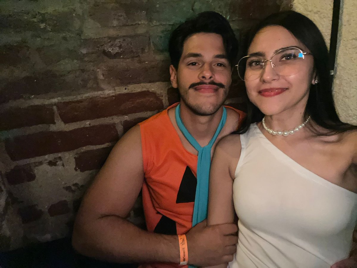 rxsanxx's tweet photo. A poco existían las selfies? https://t.co/8651ay7hvW