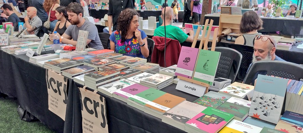 Vengan a la FILLLL, primera edición de la feria de libros de primavera, Olazábal 1784, hasta las 21 hs estamos, PASEN a saludarnos, somos de hablar mucho, eso sí, los esperamos

miren esos coloresss🌈 de la colección #SerEscritor