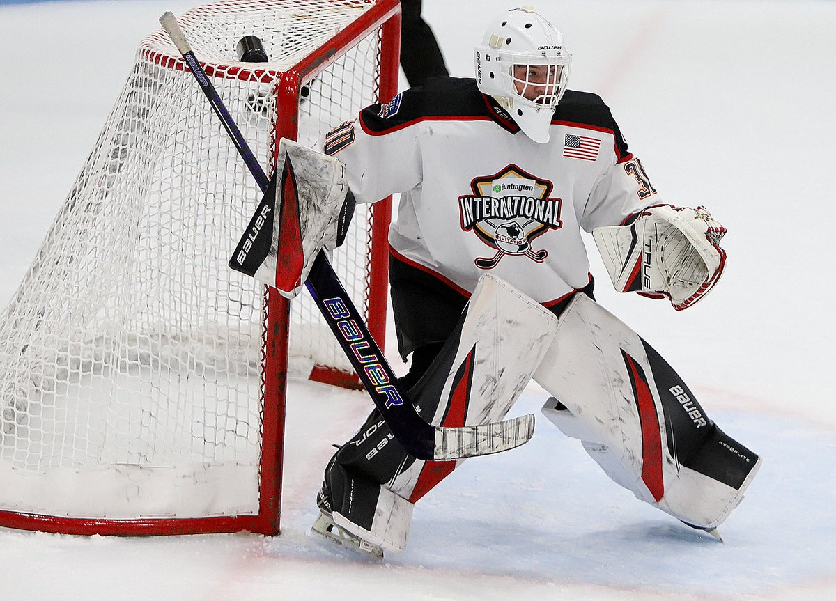 ELPuckOfficial's tweet image. Minnesota locked into physical battle with Stanstead College, tied 1-1 after 1P. Brent Solomon @CPboyshockey scores for Minnesota, his league-leading 31st goal of the season. Assist to Matt Hauser @rhs_boyshockey
Boxscore: hselitehockey.com/stats#/165/gam…
Photos: zenfolio.page.link/XQxn1