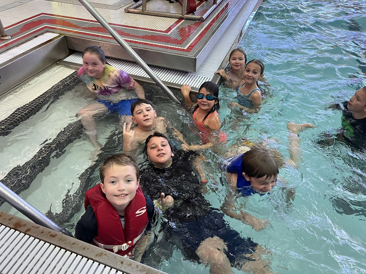 cate_pichany's tweet image. Friday fun at WMS!  #wcsdletsgo