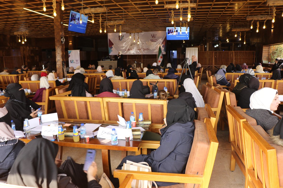 unit_women's tweet photo. اختتمت وحدة دعم وتمكين المرأة بالتعاون مع مؤسسة دعم المرأة مشروع “#تجمع_النساء_العاملات”.
شهد المؤتمر حضور أكثر من 120 مشارك/ة من ناشطين/ات وممثلين/ات عن منظمات ونقابات، حيث تم تسليط الضوء على أهمية دعم النساء العاملات في المجالات التي تعزز أثرهن، واستقرار وتقدم المجتمع ككل. https://t.co/SSdBzA8pM9
