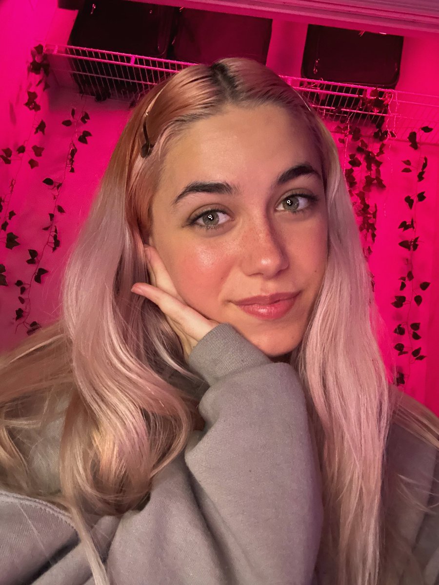 Honestly_Erin's tweet photo. This is how fast my pink hair has faded in just 3 washes 😭 I’m gonna go broke constantly buying pink hair dye oh my goodness https://t.co/U5pgaWJJNT