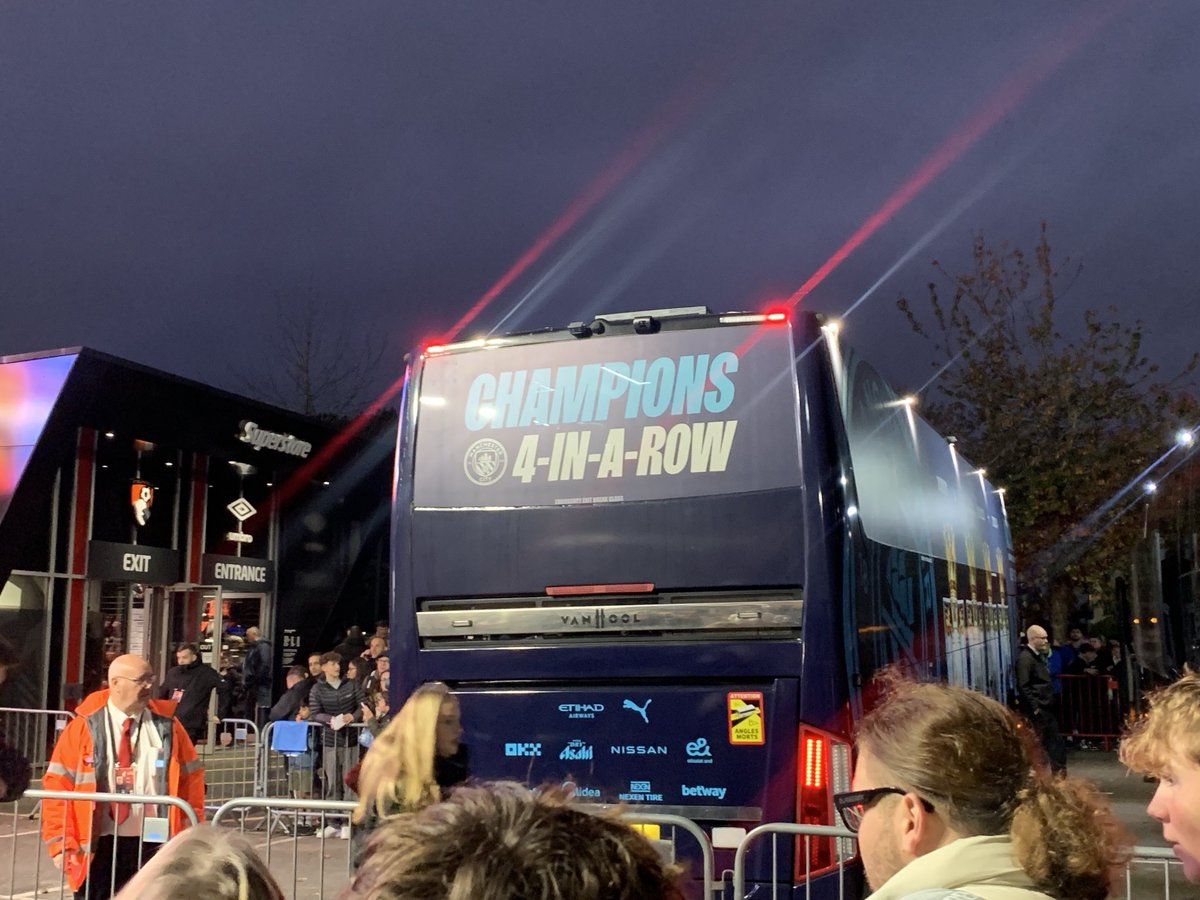 althebread's tweet image. 🤨#afcbournemouth