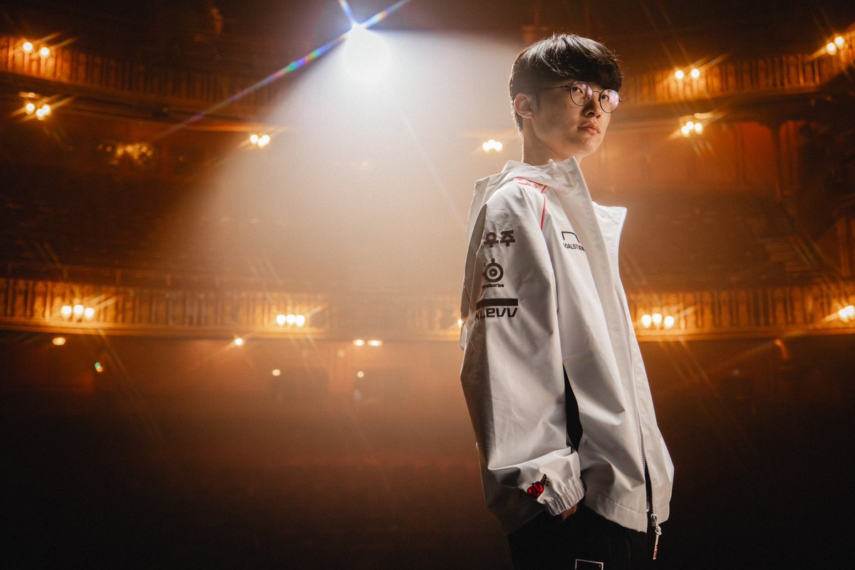 T1Brasil_'s tweet photo. PENTACAMPEÃO MUNDIAL 

FAKER É UM DEUS ESSE CARA É O LEAGUE OF LEGENDS 

PQP 
PQP 

🏆🏆🏆🏆🏆 https://t.co/rgfewaJfzH