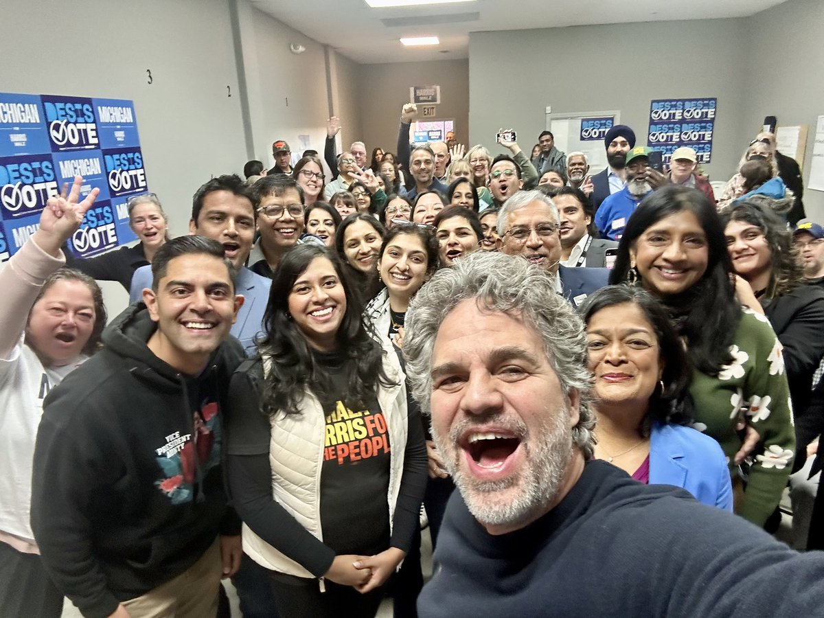 AAPIVictoryFund's tweet photo. A beautiful day for canvassing in Canton, MI with @MarkRuffalo, @arunamiller, @PramilaJayapal, @RanjeevPuri, and @RohiniKos! Doing the most so we don’t have anything to regret. Get it on the action at https://t.co/CJdAo20Eqz https://t.co/6oP9w89Jvs