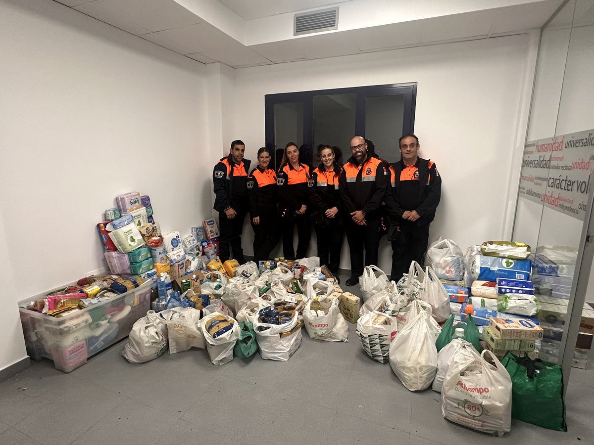 PCHumanesMadrid's tweet photo. 🌊❤️ ¡Es impresionante ver cómo el pueblo de Humanes se vuelca con tanta generosidad en ayuda humanitaria para los afectados por las inundaciones en Valencia! 

🙌✨ La solidaridad y empatía de esta comunidad son realmente dignas de admiración 👏💪.

Gracias a todos https://t.co/87OqTTEMIq