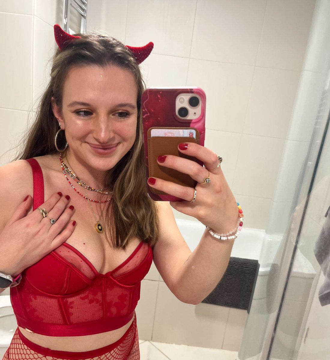 rosieesunshine's tweet photo. Nothing spookier than a nip slip https://t.co/zz8dsDNMtV