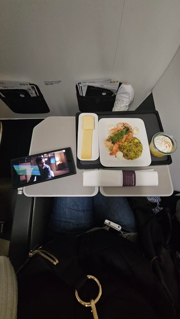 Some prawns and a movie till Berlin. Landed now and in a taxi. What a trip 😁