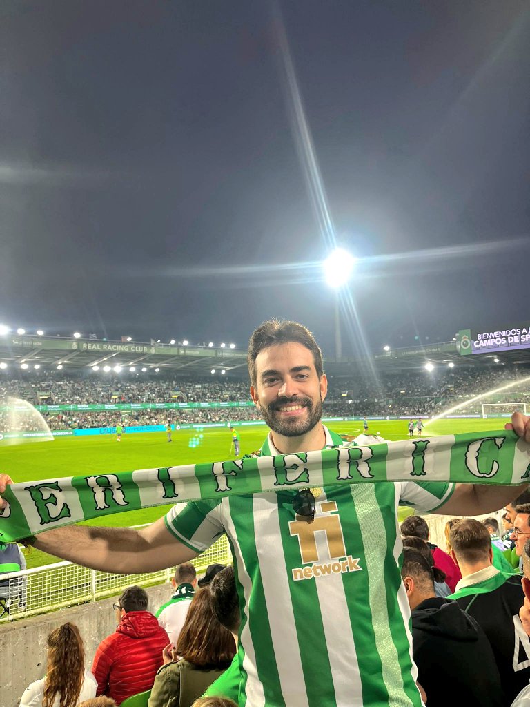 ¡Hola <a href="/SergioCanales/">Sergio Canales</a>! 

Aquí un bético hoy desde tu Sardinero. 

Te queremos capitán, por siempre 💚