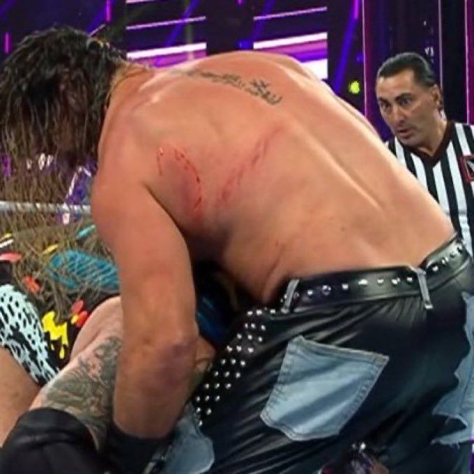weshlateam's tweet image. Oooooh là  les traces sont déjà là #WWECrownJewel  #WWECrownJewelML