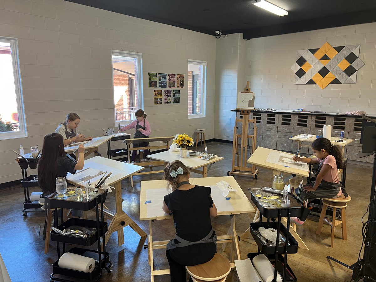 VAASLouisville's tweet image. 🎨 Our Young Artist Courses are in full swing, and we're blown away by the incredible talent and growth we're seeing! 

It’s not too late to nurture your young artist’s creativity enroll in our 4-week Intro to Art class today! #YoungArtists #ArtClasses #GrowingCreativity