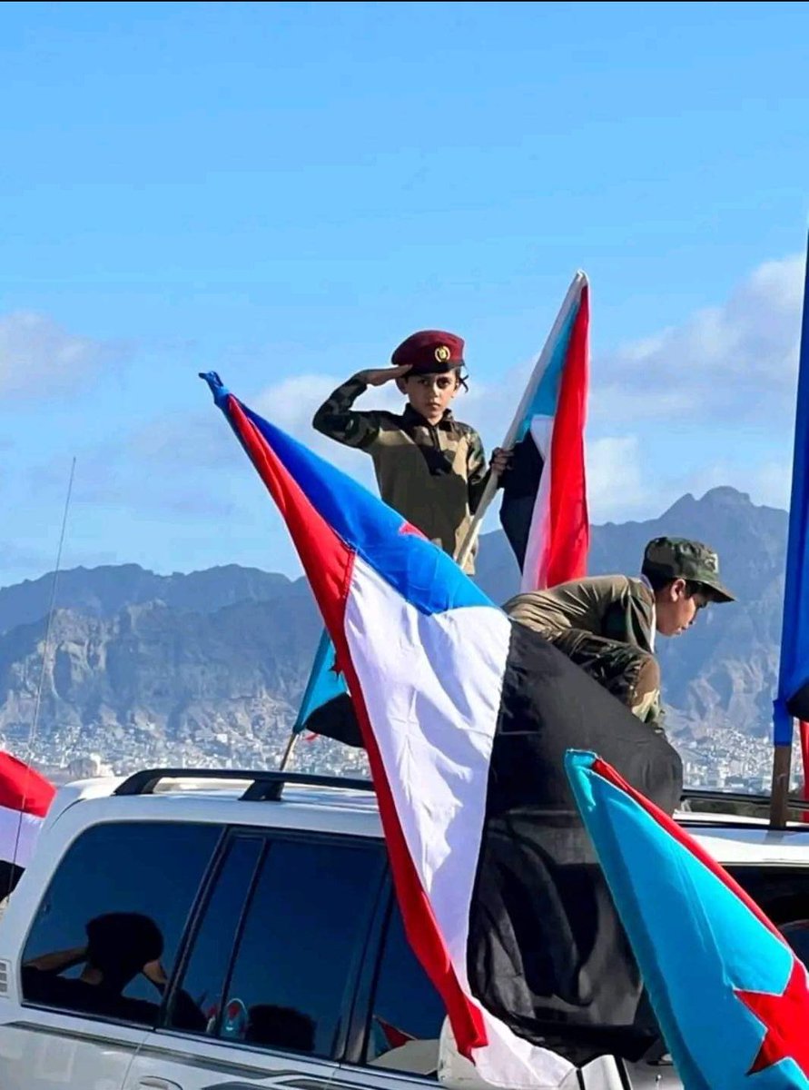 هذا الشبل من ذاك الاسد 
وهذا العلم من ذاك الوطن 
🖌كم تحبون هذا الشبل... 
🖌وكم تحبون ذاك الوطن