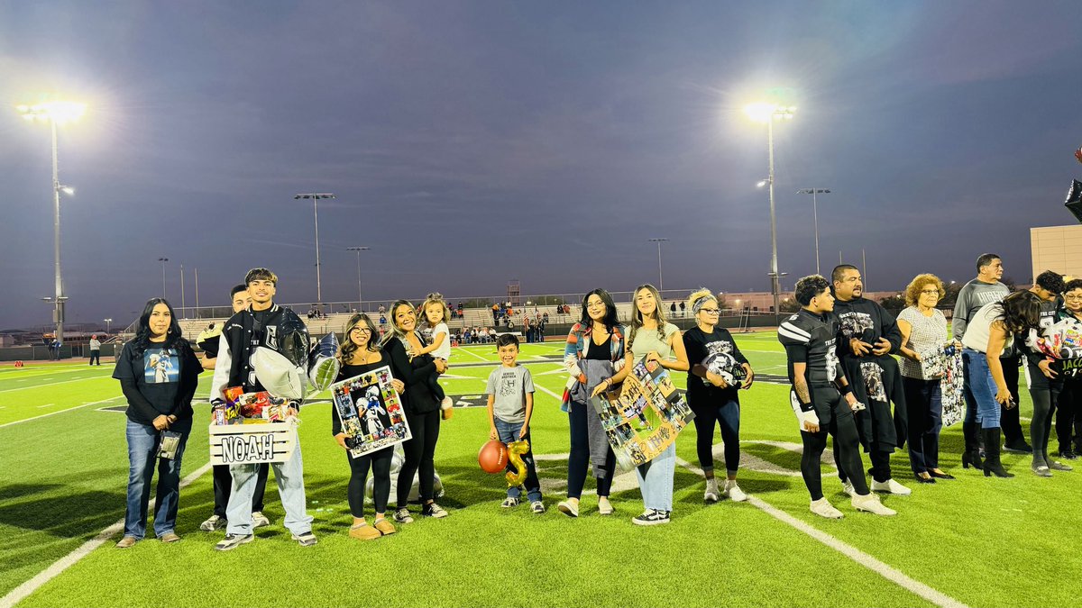 Senior night pictures...⁦<a href="/OJGarcia12/">Omar Garcia, M.Ed.</a>⁩ ⁦<a href="/ClintISD/">Clint ISD</a>⁩