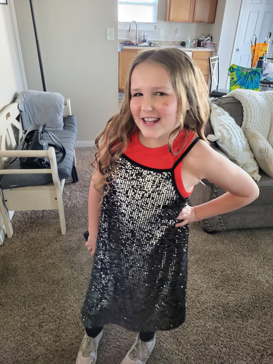 _BrettJohnson_'s tweet photo. Listen... I know it's a long shot.. but I'm trying to get tickets for tonight or tomorrow. My 10 year old is literally praying in the merch line for tickets.. please someone help me out. @taylorswift13 #TaylorSwiftErasTour #TaylorSwift #IndyTSTheErasTour https://t.co/5EydJj5lGc