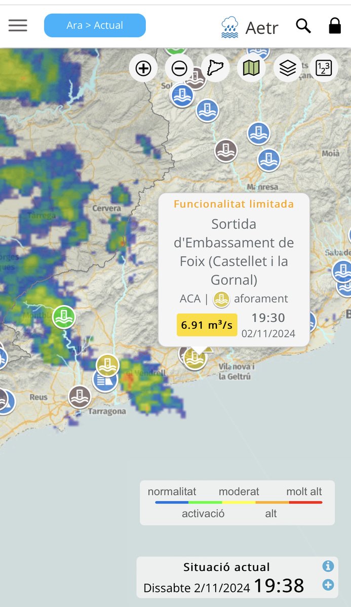 aigua_cat's tweet photo. Les pluges han provocat que l’embassament de #Foix arribi al seu màxim i alliberi aigua pel sobreeixidor.

El cabal a riu és de 6,9 m3/s i no hauria de representar cap risc d’inundació, tret de zones puntuals.

#Precaució aigua avall, a Castellet i la Gornal i Cubelles. https://t.co/hbCD5XdARG